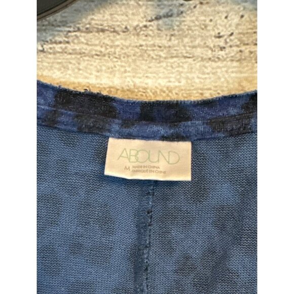 Abound Blue Leopard Print Short Sleeve V-Neck Top Size M - Picture 2 of 3